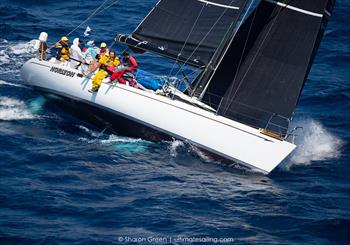 Transpac first finishers on final approach